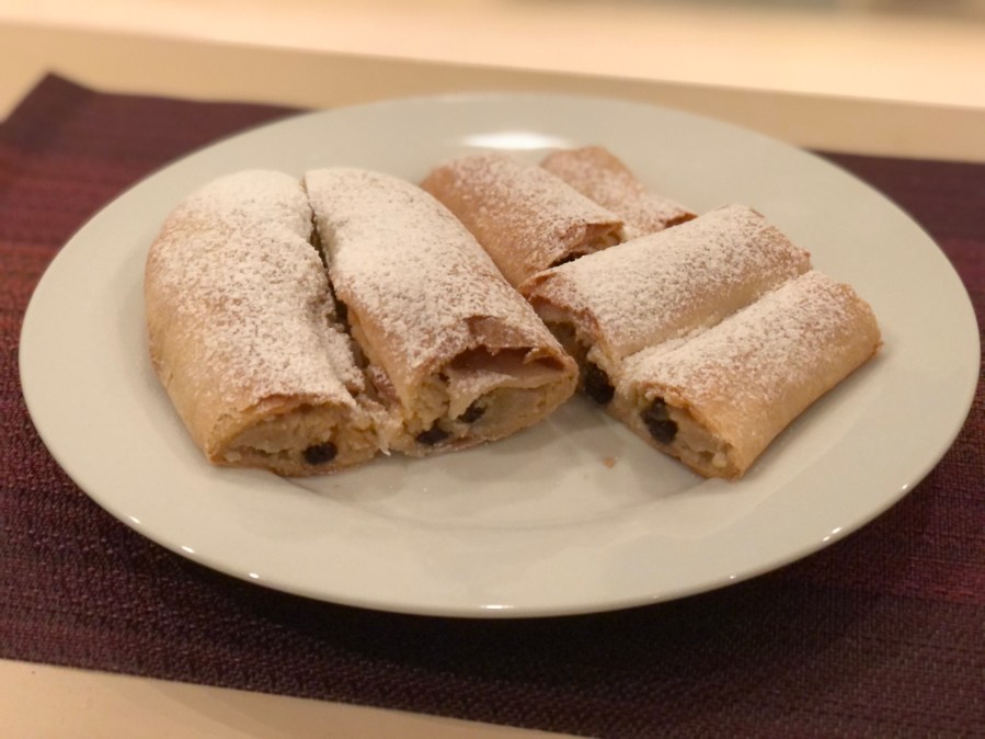 Sweet cheese and raisins&nbsp;pie