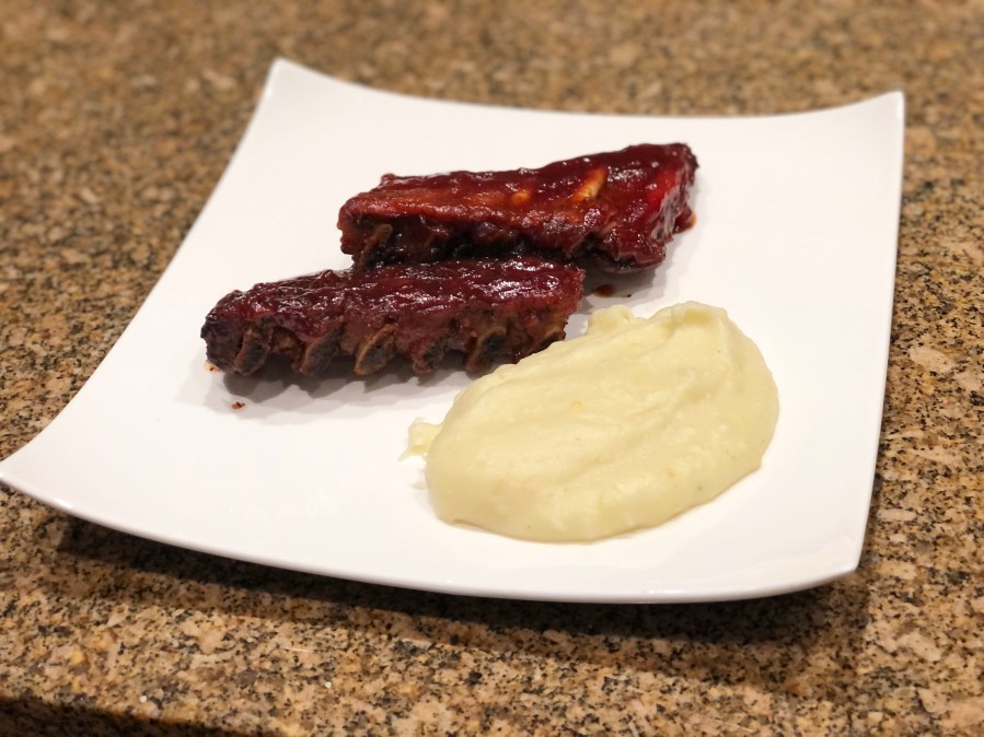 Slow cooker pork ribs and mashed&nbsp;potatoes