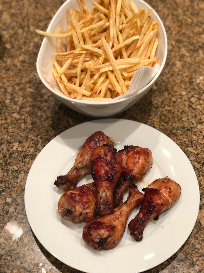 Oven baked chicken drumsticks and&nbsp;fries